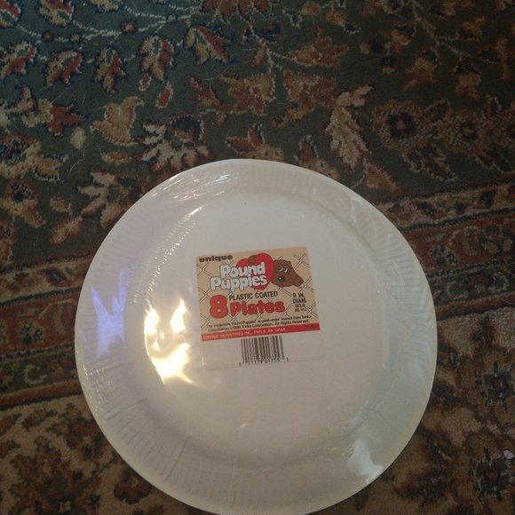 Vintage Pound Puppies Party Plates - Picture 1 of 2